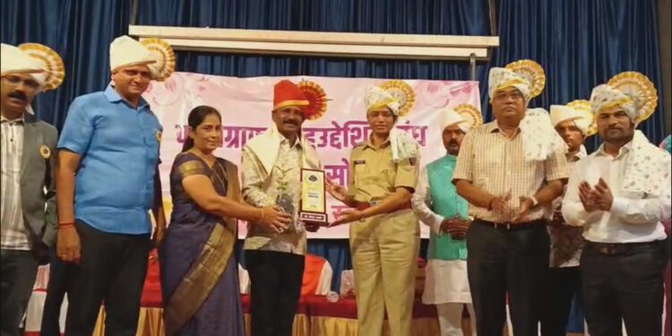 जागतिक फोटोग्राफी दिनानिमित्त येस न्यूज मराठीचे व्हिडिओग्राफर विजय आवटे यांचा झाला सन्मान…