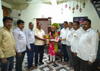 राज्य सेवा स्पर्धा परिक्षेत मुलींमधे राज्यात प्रथम आलेल्या कु.अमृता बाबुराव ननवरे यांचा सत्कार