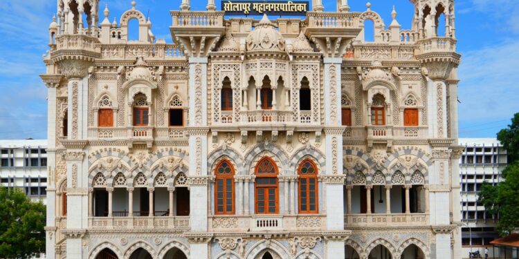 सोलापूर महानगरपालिका वतीने शहरातील प्रमुख दुय्यम रस्ते दुभाजक व आइलंड सुशोभीकरणासाठी प्रस्ताव मागविणे संदर्भात आवाहन