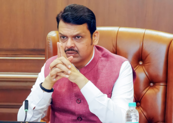 शेतकऱ्यांना मदत करण्यात सरकार कमी पडणार नाही:मुख्यमंत्र्यांनी दिली ग्वाही; पालकमंत्र्यांना नुकसानीचा आढावा घेण्याचे आदेश