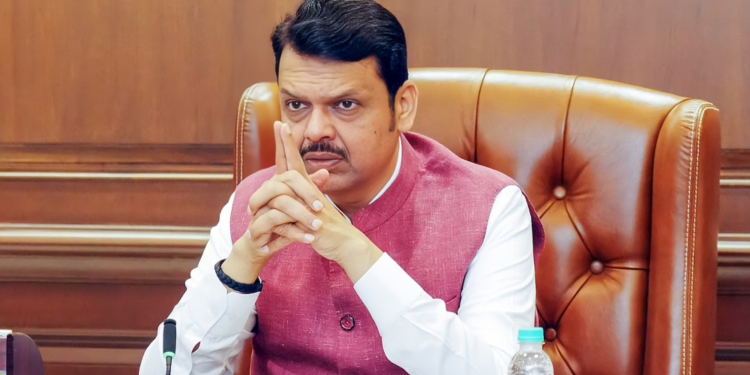 शेतकऱ्यांना मदत करण्यात सरकार कमी पडणार नाही:मुख्यमंत्र्यांनी दिली ग्वाही; पालकमंत्र्यांना नुकसानीचा आढावा घेण्याचे आदेश