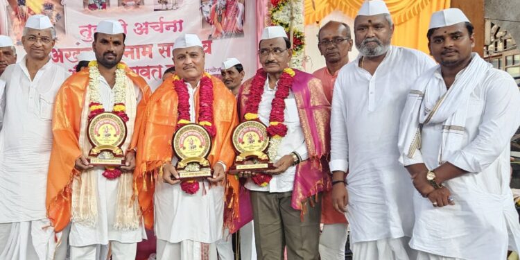 वारकरी प्रतिष्ठान आयोजित कार्यक्रमा मध्ये पुरस्कार वितरण संपन्न