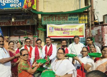 दि.जैन जागरणच्या वतीने पक्ष्यांना पाणी पिण्यासाठी कंटेनर वाटप व समाजातील गरजू विद्यार्थिनीला शिक्षणासाठी आर्थिक मदत