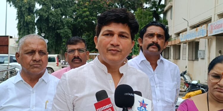 हैद्राबाद गॅजेटियरनुसार बंजारा समाजाला अनुसूचित जमातीला (ST) आरक्षण मिळावे यासाठी जिल्हाधिकारी कार्यालयावर भव्य मोर्चा..