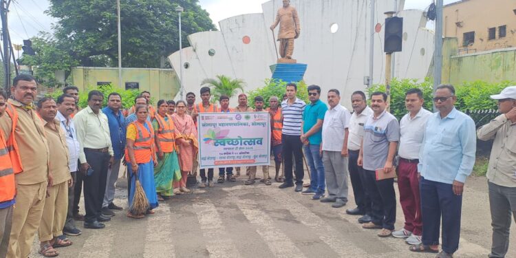 रस्त्यावर कचरा टाकणाऱ्यांवर कारवाईचे निर्देश – महापालिका आयुक्त सचिन ओंबासे..