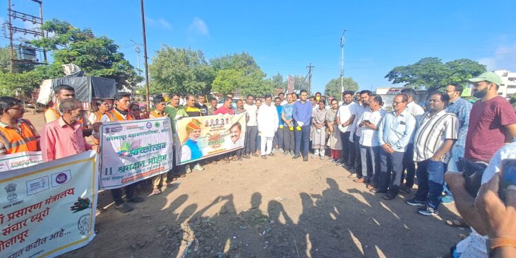 आ.सुभाष देशमुख व आयुक्त डॉ. सचिन ओम्बासे यांच्या हस्ते स्वछता मोहिमेस सुरुवात…