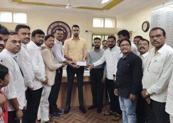 पूरग्रस्त कुटुंबांना पुरवठा विभागामार्फत मोफत धान्य व जनावरांसाठी चारा वाटप