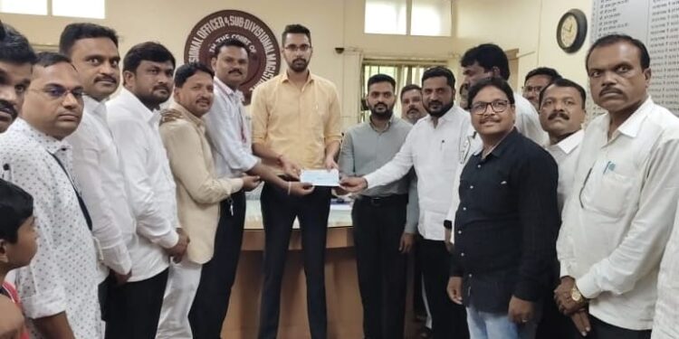 पूरग्रस्त कुटुंबांना पुरवठा विभागामार्फत मोफत धान्य व जनावरांसाठी चारा वाटप
