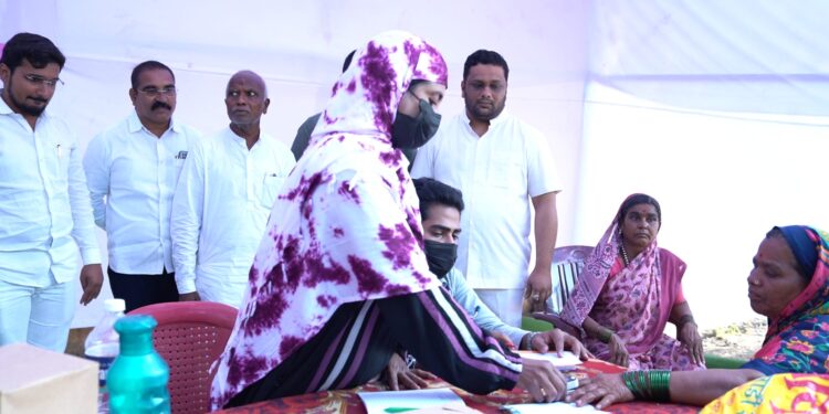 पूरग्रस्तांसाठी आरोग्य शिबीर, NCP नेते नजीब शेख यांचा उपक्रम