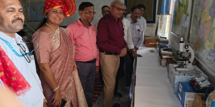 रोटरी क्लब ऑफ सोलापूरतर्फे साईबाबा शाळेत अत्याधुनिक विज्ञान प्रयोगशाळेचे उद्घाटन