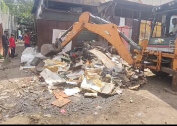 सोलापूर महानगरपालिकेची रस्त्यांवरील ‘अजोरा, मलबा, उचलणे कामास सुरवात