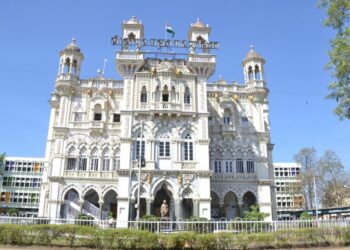 महापालिकेकडून हे धाडसाचे काम.. अनेक बड्या राजकीय नेत्यांना पाठवल्या नोटीसा