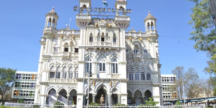 महापालिकेकडून हे धाडसाचे काम.. अनेक बड्या राजकीय नेत्यांना पाठवल्या नोटीसा