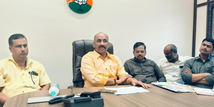 शेतकऱ्यांना १०६ कोटींची नुकसानभरपाई; अक्कलकोटला जिल्ह्यात सर्वाधिक मदत – आ.सचिन कल्याणशेट्टी