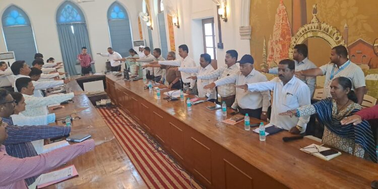 सोलापूर महानगरपालिकेत दक्षता जनजागृती सप्ताहाच्याअनुषंगाने आज शपथ घेण्यात आली…