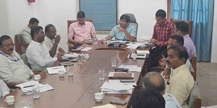 सोलापूर शहरातील उड्डाणपूल तसेच पाणीपुरवठा आदी विविध विषयासंदर्भात मुख्यमंत्र्यांच्या आर्थिक सल्लागार प्रवीण सिंह परदेशी यांनी महापालिका सभागृहात घेतली बैठक…