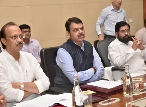 मंत्रिमंडळ बैठकीत मंत्री – प्रशासनात वाद: चक्क मुख्यमंत्र्यांवर आली मध्यस्थी करण्याची वेळ