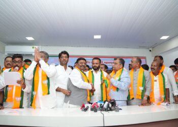 मोहोळच्या नागनाथ क्षीरसागर व सोमेश क्षीरसागर यांचा भारतीय जनता पार्टीत प्रवेश