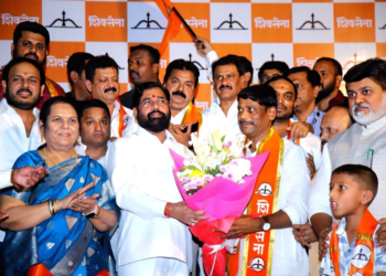 रविंद्र धंगेकर काम करणारा कार्यकर्ता; पुण्यात एकनाथ शिंदेंनी पाठ थोपटली!