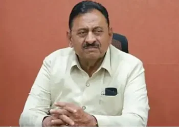 लोकांना कर्जमाफीचा नाद लागलाय:शेतकरी संकटात सापडला असताना राज्याचे सहकार मंत्री बाबासाहेब पाटील यांचे वादग्रस्त विधान