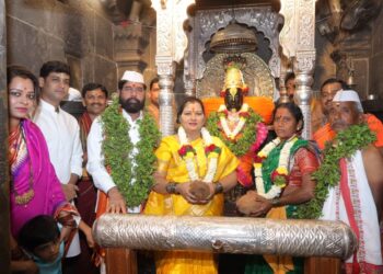 बळीराजाला सुखी, समाधानी ठेवण्याचे उपमुख्यमंत्री एकनाथ शिंदे यांचे पांडुरंगाला साकडं!