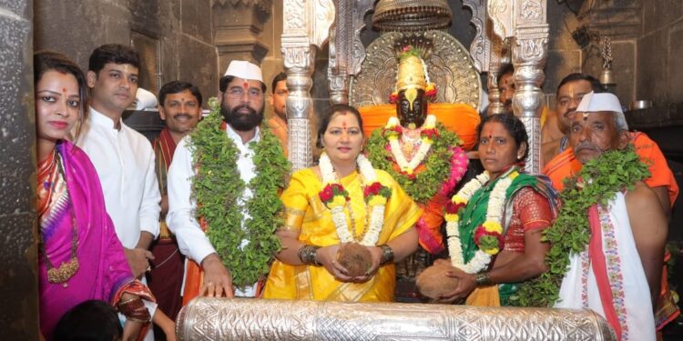बळीराजाला सुखी, समाधानी ठेवण्याचे उपमुख्यमंत्री एकनाथ शिंदे यांचे पांडुरंगाला साकडं!