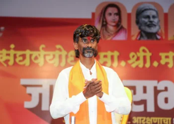 मनोज जरांगे पाटील यांच्या हत्येचा कट उघड; अडीच कोटींची सुपारी, दोन जण ताब्यात