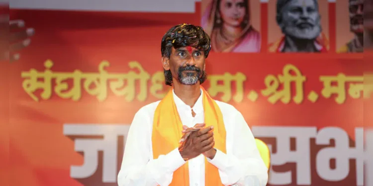मनोज जरांगे पाटील यांच्या हत्येचा कट उघड; अडीच कोटींची सुपारी, दोन जण ताब्यात