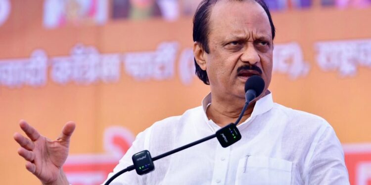 मी चुकलो, त्यामुळे माफी मागतो ; जीभ घसरली, पण काम थांबणार नाही – अजित पवार