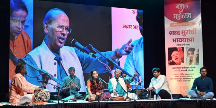 गझल महोत्सवात गझलनवाज भीमराव पांचाळे यांनी सजवली शब्द सुरांची भावयात्रा