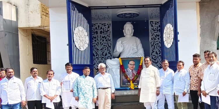 भारतीय संविधान दिनानिमित्त पी.बी. ग्रुपच्या वतीने भारतीय संविधानाच्या उद्देशिकेचे सामुदायिक वाचन कार्यक्रम संपन्न