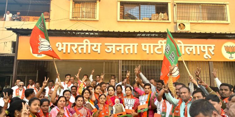 बिहार विजयाचा सोलापुरात जल्लोष