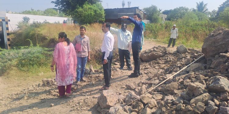 54 मीटर रस्त्याची महापालिका आयुक्त ओंबासे यांनी केली पाहणी