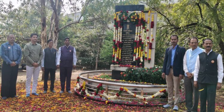 पुण्यश्लोक अहिल्यादेवी होळकर सोलापूर विद्यापीठात संविधान दिन उत्साहात साजरा!