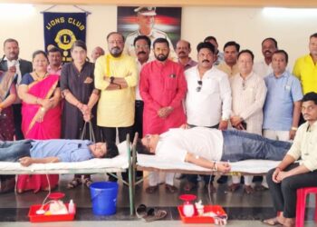 शहीद अशोक कामटे विचार मंच ही रक्तदानाने श्रद्धांजली वाहणारी एकमेव संघटना – डॉ.शिवरत्न शेटे