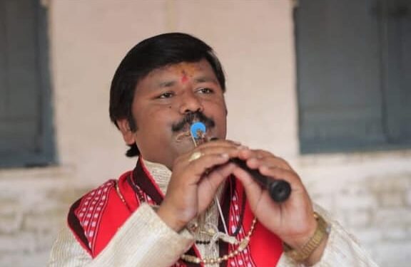 पंडीत भिमण्णा जाधव ,मास्टर व्येंकटेशकुमार पिता पुत्राना आकाशवाणी सगीत संमेलनात सुंद्रीवादन करिता निमंत्रण…
