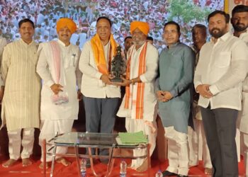 कलाकार मानधन योजना संदर्भात आशिष शेलार यांना सुधाकर इंगळे यांचे निवेदन