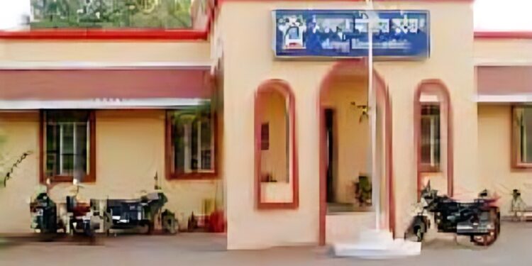 अकलूज मधील सावकारास ठोकल्या बेड्या..