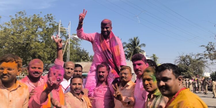 सोलापुरातील बारा नगरपरिषदांवर कोणत्या पक्षाचे,कोण नगराध्यक्ष झाले ते पहा