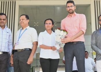 जिल्हाधिकारी कुमार आशीर्वाद यांच्या हस्ते;दृष्टिहीन महिला क्रिकेटपटू गंगा कदम यांचा सत्कार…