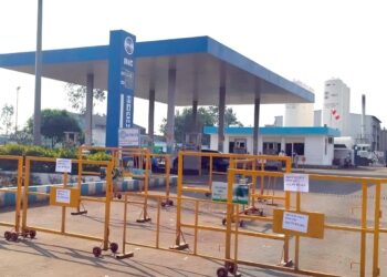 सोलापुरातील सीएनजी ‘गॅसवर’