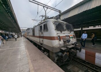 वर्षाखेर व नाताळ निमित्त 76 विशेष ट्रेन धावणार