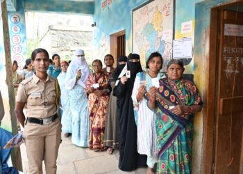 सोलापुरातील 10 ही नगरपरिषदांमध्ये शांततेत मतदान