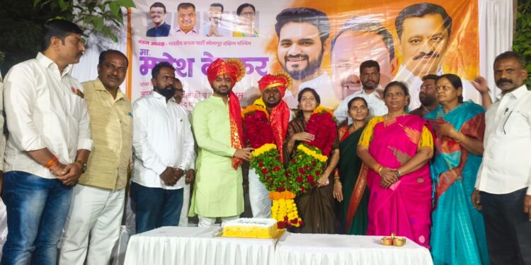 महेश देवकरांच्या वाढदिवसाला ज्येष्ठ नागरिकांचा सन्मान …