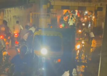 शेटे वस्तीच्या बोगद्यात वाहनांची गर्दीच गर्दी