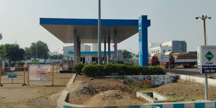 सोलापुरातील CNG पंप अचानक बंद; वाहनधारकांची गैरसोय