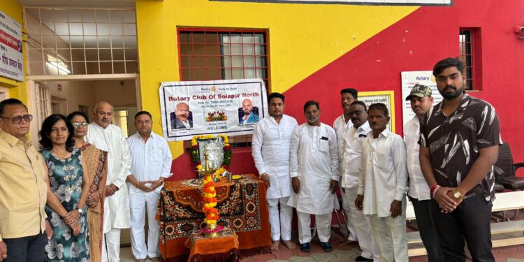 डॉ. बाबासाहेब आंबेडकर यांच्या महापरिनिर्वाण दिनानिमित्त राधाकिशन फोमरा मूकबधिर शाळेत विनम्र अभिवादन