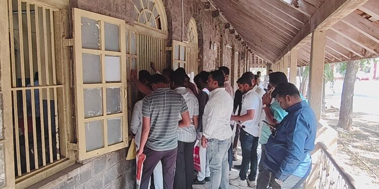 ना-हरकत प्रमाणपत्रांसाठी एक खिडकी कक्षाला उत्स्फूर्त प्रतिसाद आज २३० अर्ज दाखल…