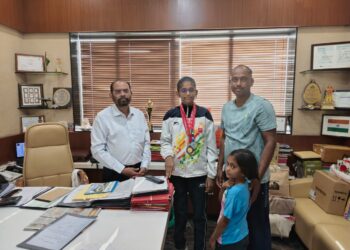 खेळाडू शुभदा विठ्ठलपंत जिंदे हीस बालाजी अमाईन्सच्या वतीने मदत