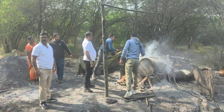 मुळेगाव तांड्यावर धाड; दारूच्या भट्ट्या उध्वस्त !